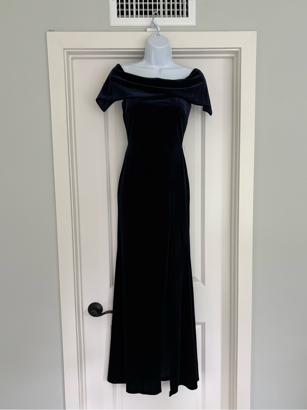 Windsor Velvet Off Shoulder Maxi Gown XS - Picture 3 of 10